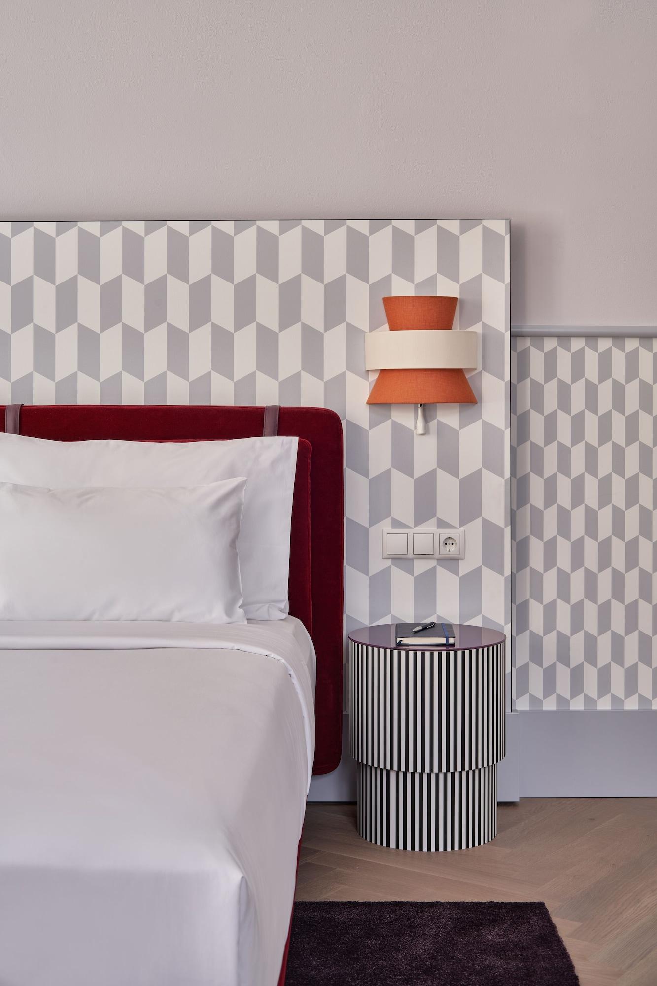 ฟัลเคนสไตเนอร์ โฮเทล มาเรีย ปราก Hotel ภายนอก รูปภาพ A wall light