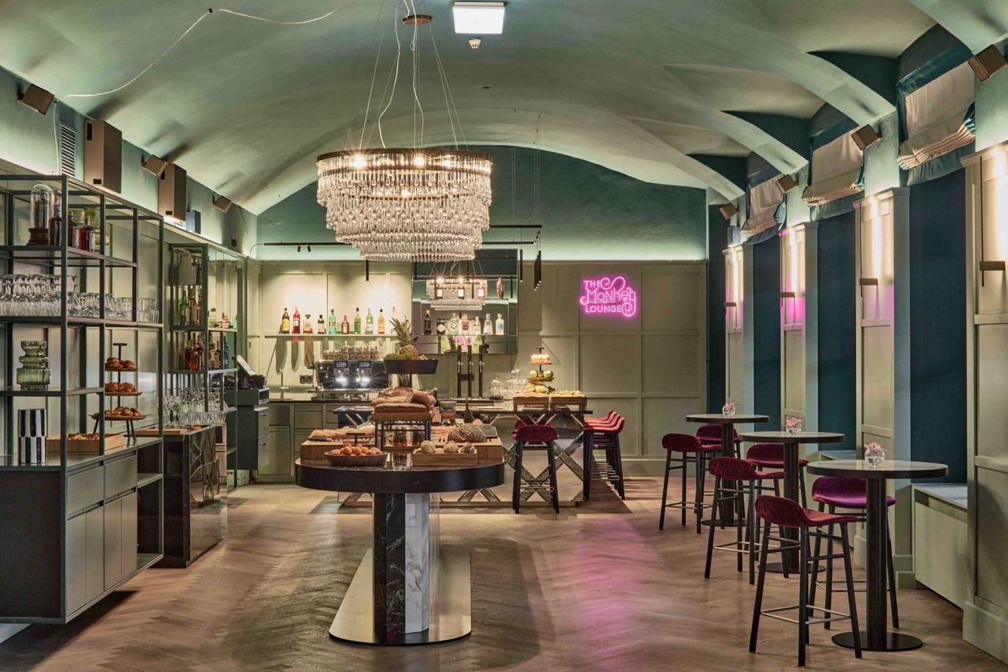 ฟัลเคนสไตเนอร์ โฮเทล มาเรีย ปราก Hotel ภายนอก รูปภาพ The interior of the bar